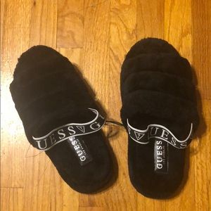 Woman’s size 10 guess slippers